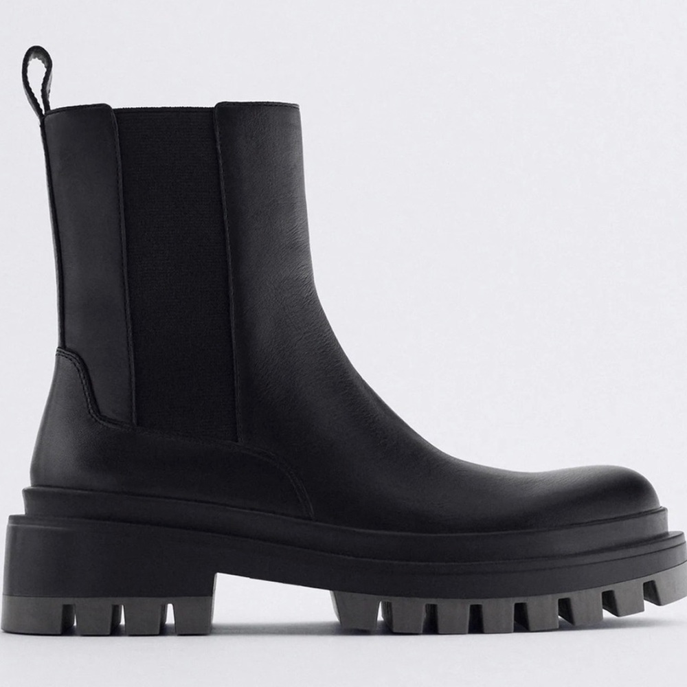 ISO - these in a Womens 9.5/10.